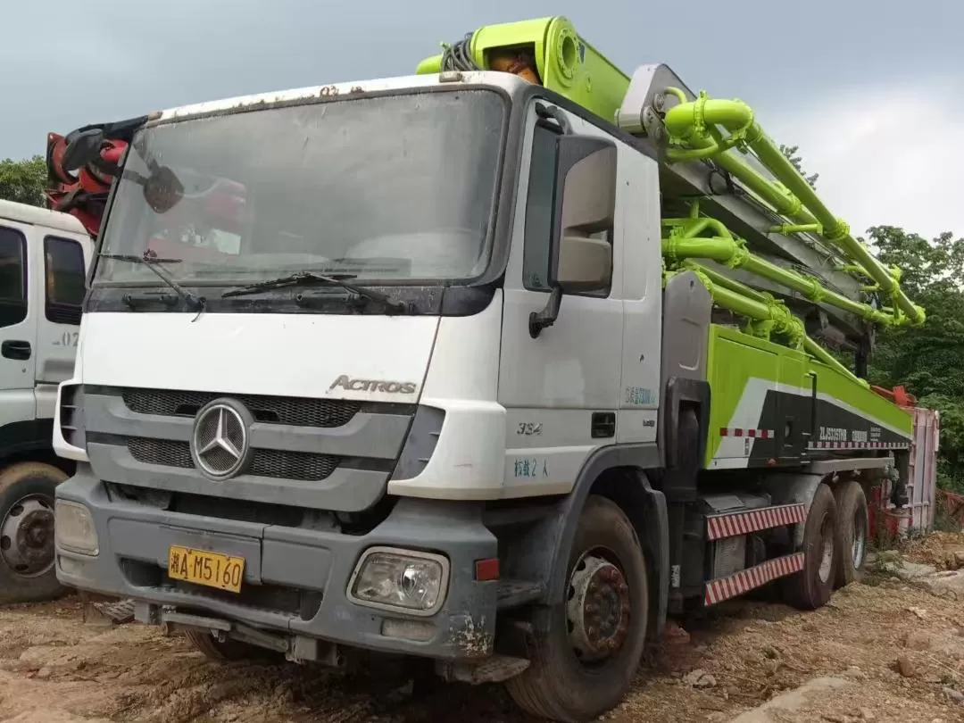 2013 zoomlion boom pump 47m truck-mounted concrete pump car on benz chassis