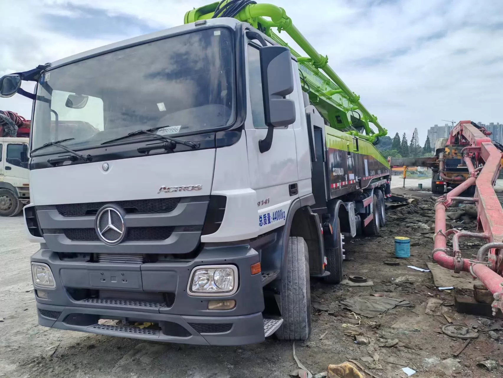 2012 zoomlion 56m boom pump truck-mounted concrete pump car on benz chassis