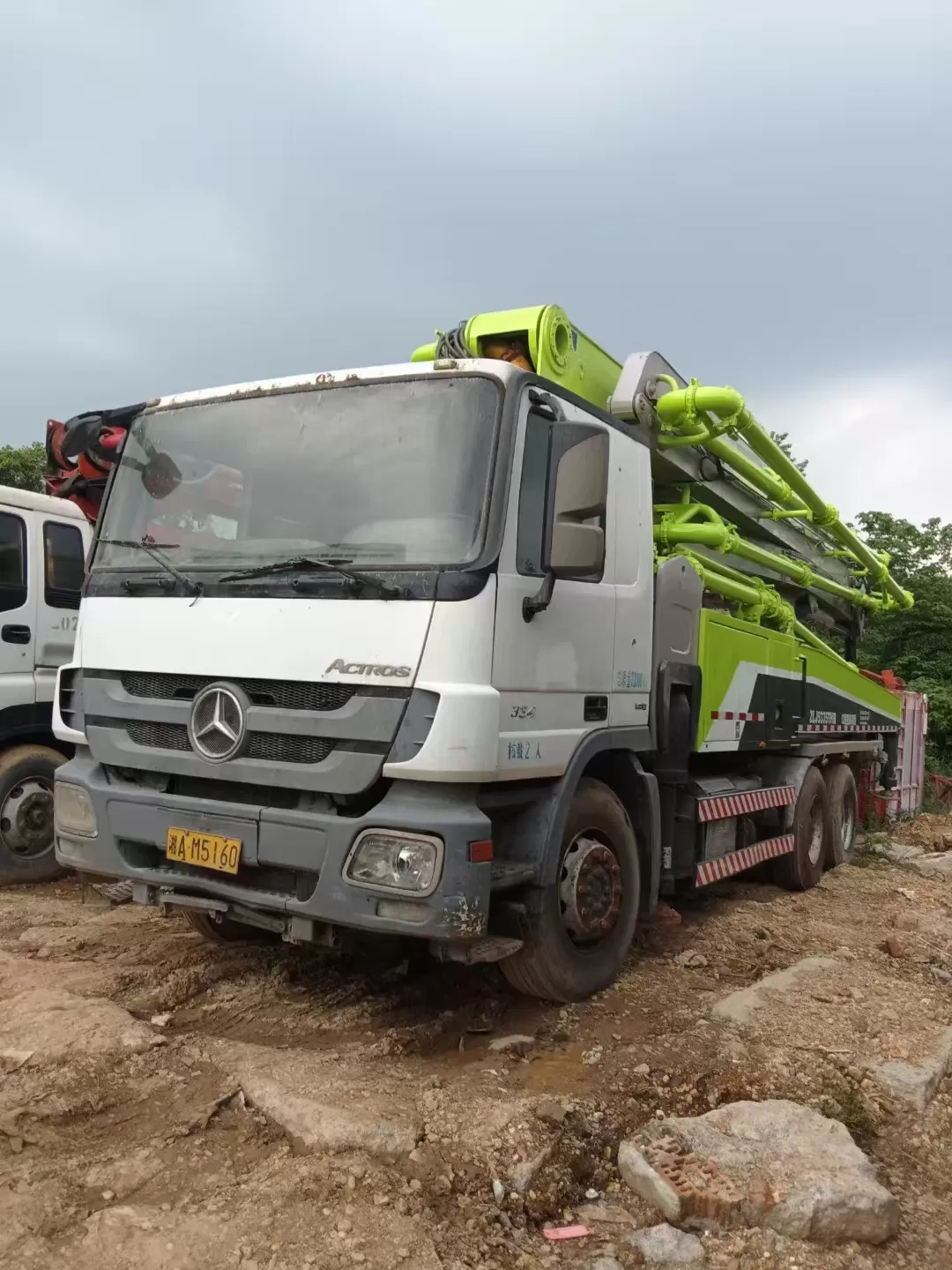 2013 zoomlion boom pump 47m truck-mounted concrete pump car on benz chassis