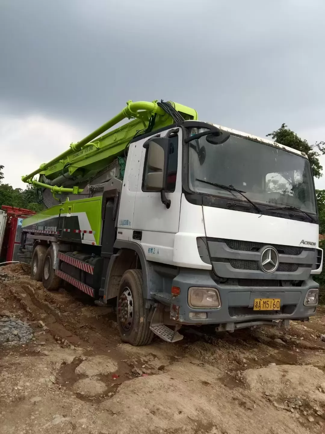 2013 zoomlion boom pump 47m truck-mounted concrete pump car on benz chassis